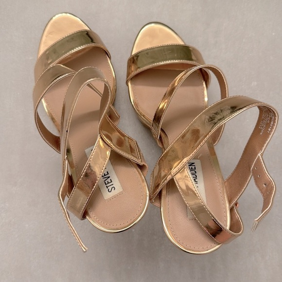 Steve Madden Blush Rose Gold Heels, Good condition. Size 8 - Picture 2 of 3